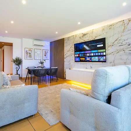 Romantic With Private Hot Tub & Parking - Big Pool - Marina Access