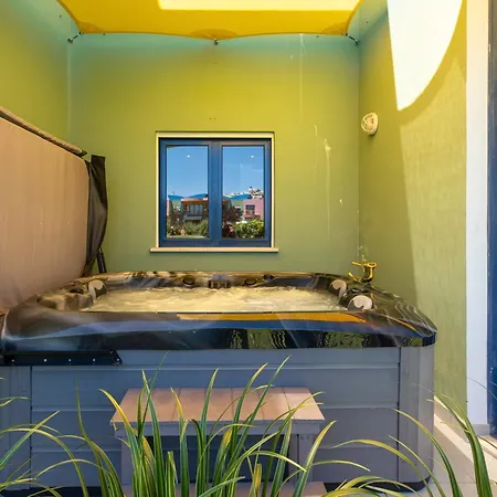 Vila Romantic With Private Hot Tub & Parking - Big Pool - Marina Access