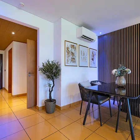 Romantic With Private Hot Tub & Parking - Big Pool - Marina Access Vila *