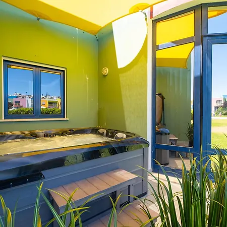 Вилла Romantic With Private Hot Tub & Parking - Big Pool - Marina Access