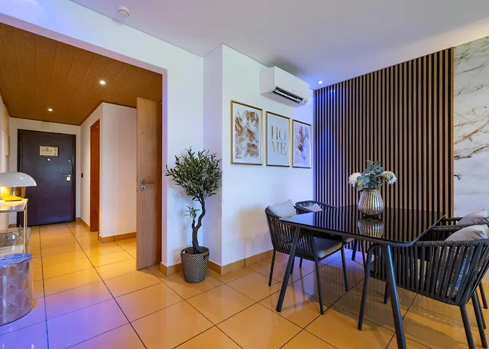 Romantic With Private Hot Tub & Parking - Big Pool - Marina Access Vila *