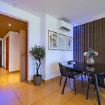 Romantic With Private Hot Tub & Parking - Big Pool - Marina Access Villa *